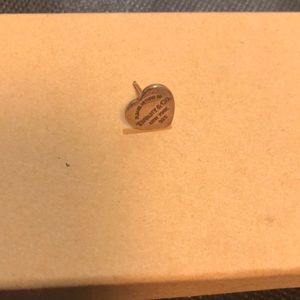 Single Return to Tiffany’s earring